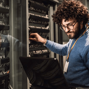Ook voor Smart Hands in het datacenter moet je bij MEOS zijn
